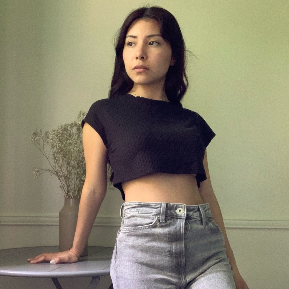 Black ribbed crop top